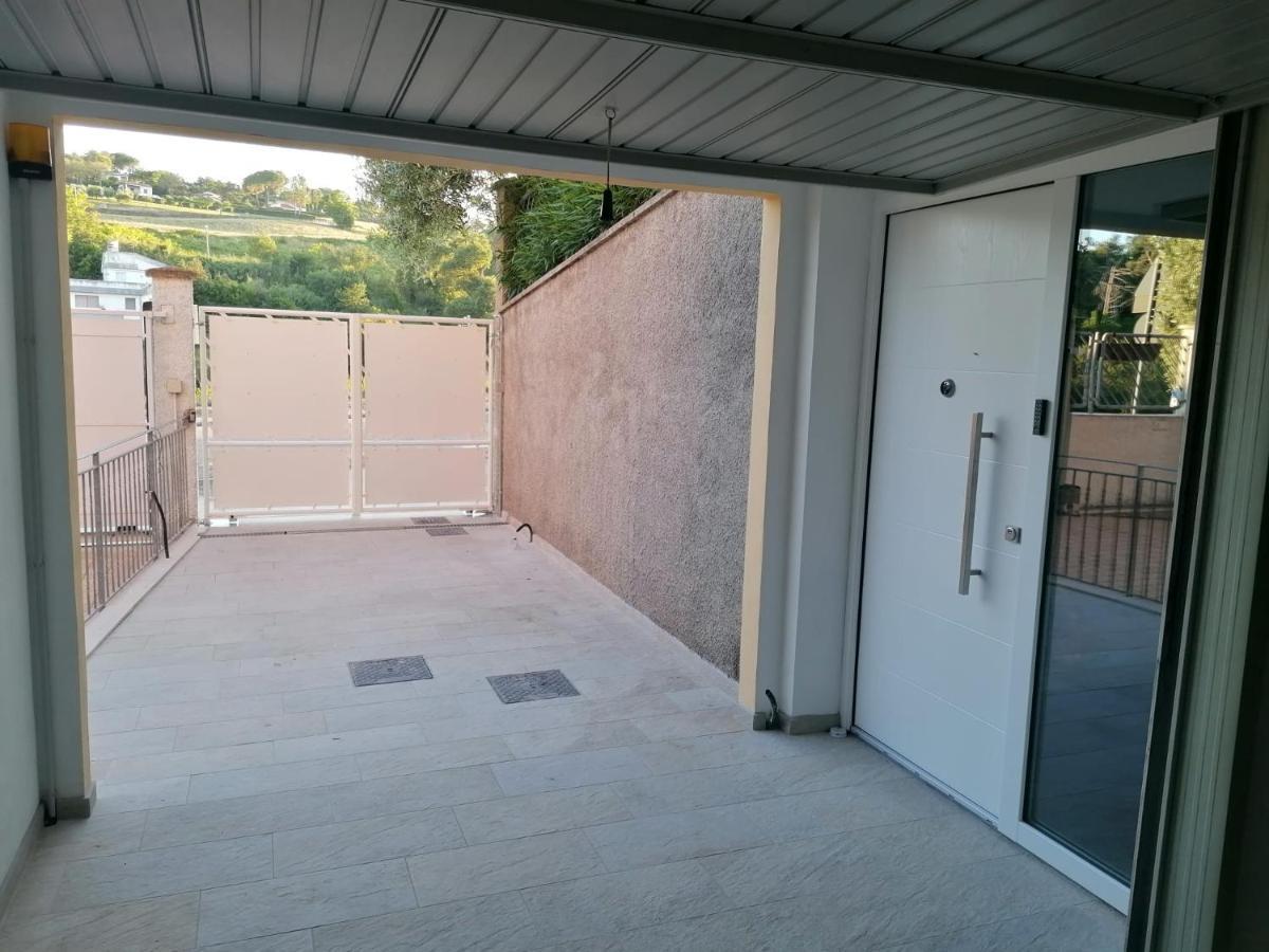 Casa Nadia A Pochi Passi Dal Mare Con Garage, Terrazza E Sala Giochi Leilighet Numana Eksteriør bilde